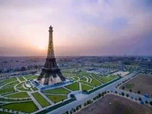 eiffel-tower-view-from-Pearl-One-Courtyard (1)